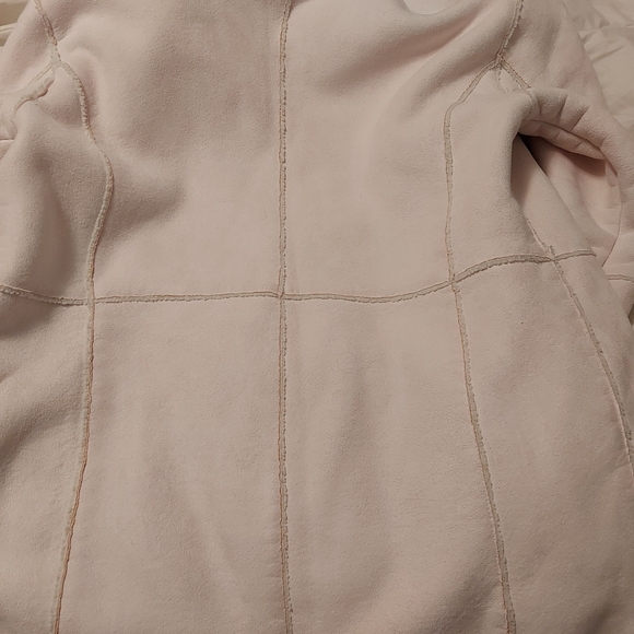 Gorgeous soft  suede jacket faux sheerling inside and cuffs and neckline, pale - Picture 4 of 5